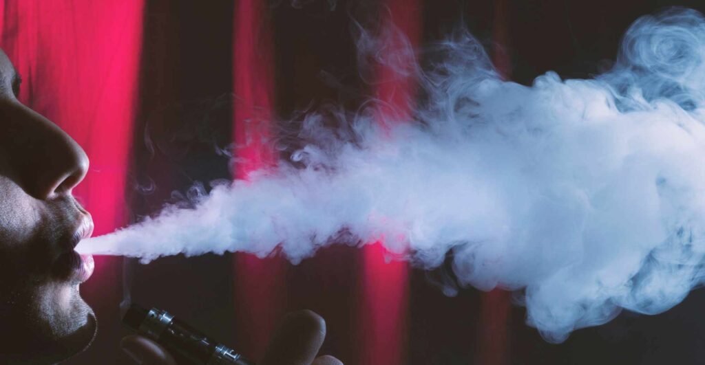 2025電子煙油推薦總整理！大煙油 vs 小煙油怎麼選比較適合？