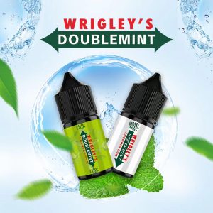 WRIGLEY'S 箭牌口香糖煙油實拍圖,展示青箭與白箭風味瓶身,背景為清爽薄荷與水珠,強調涼感與清香口感